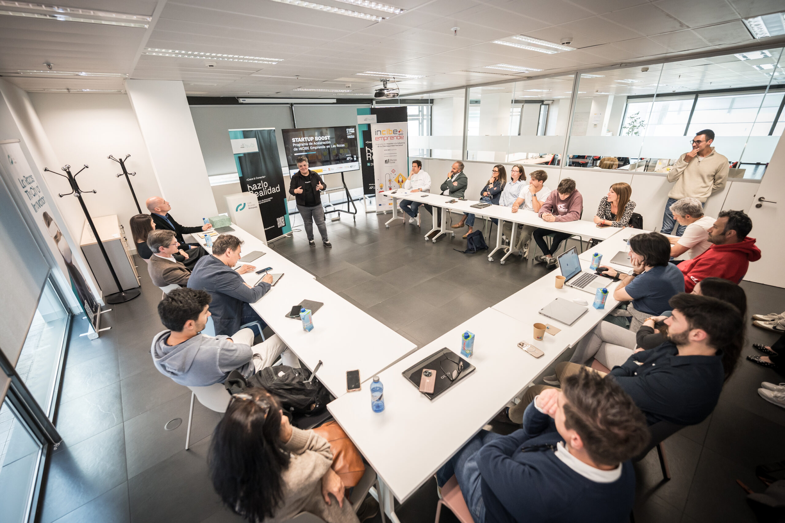 binevenida-a-las-startups-del-programa-startup-boost-en-hub-las-rozas-innova_54517676747_o (1)