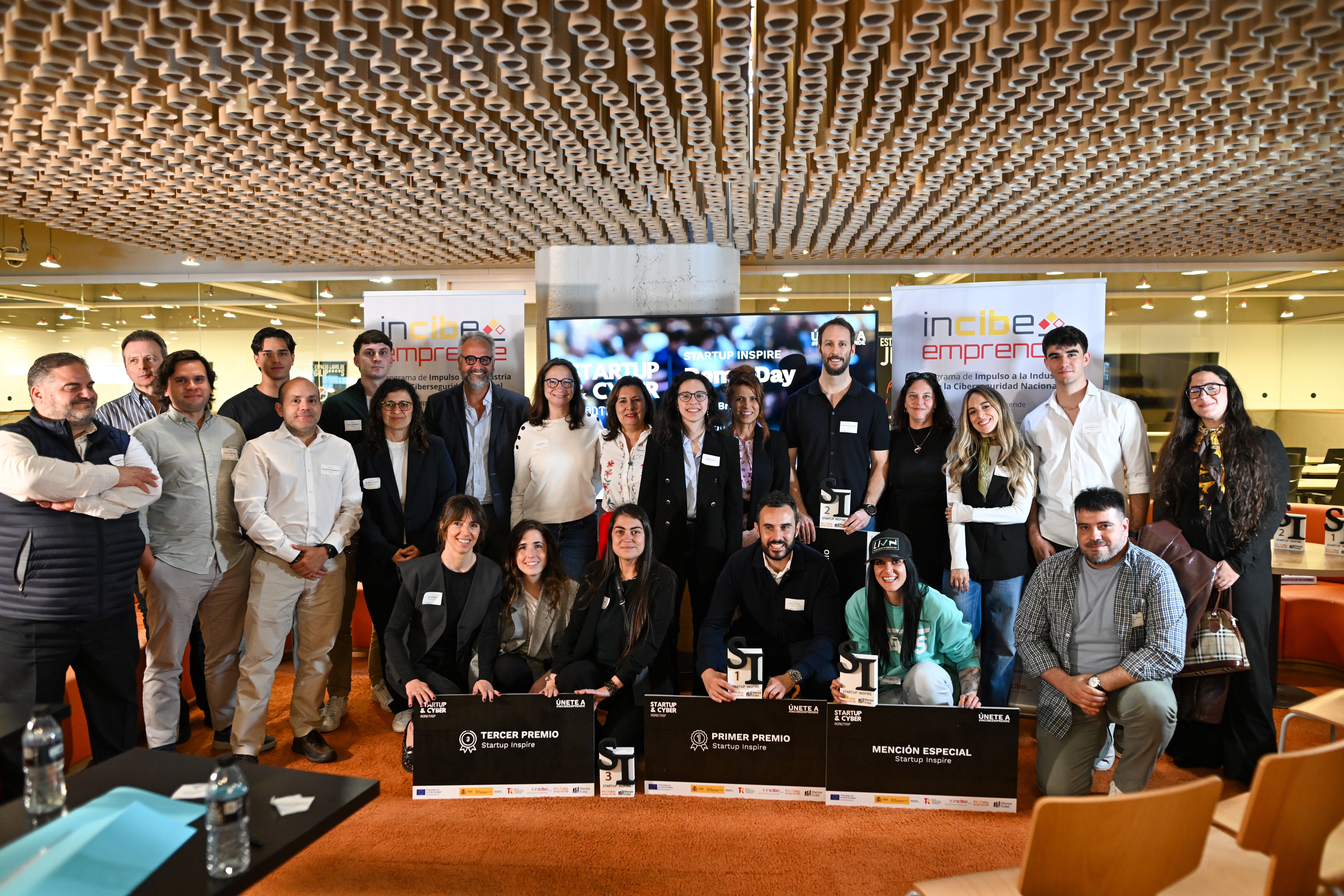 Participantes en el cierre del programa de incubación y aceleración INCIBE Emprende by Sherpa Tribe